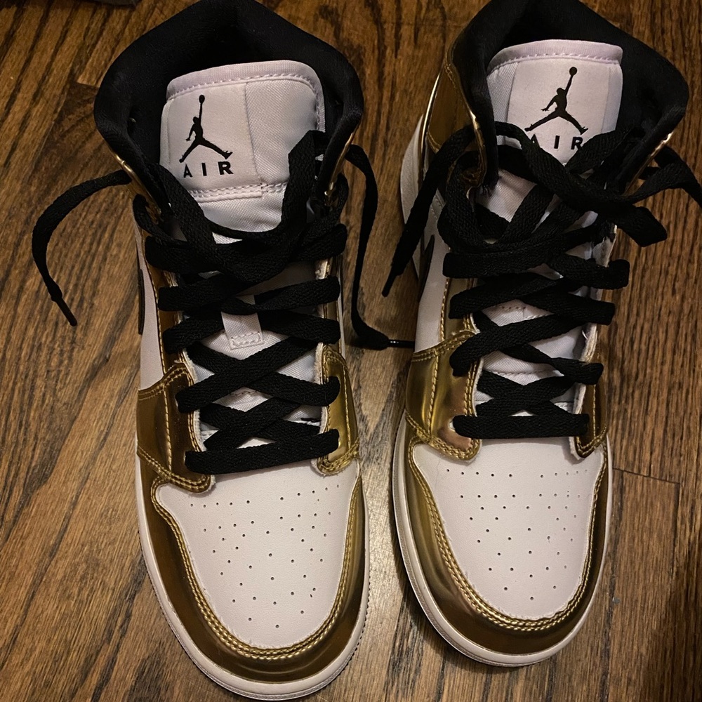 Nike mid air jordans